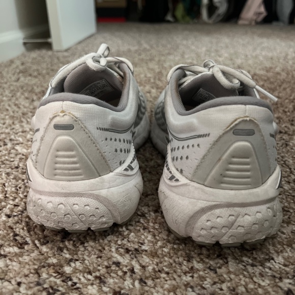 Brooks running shoe - Picture 4 of 4